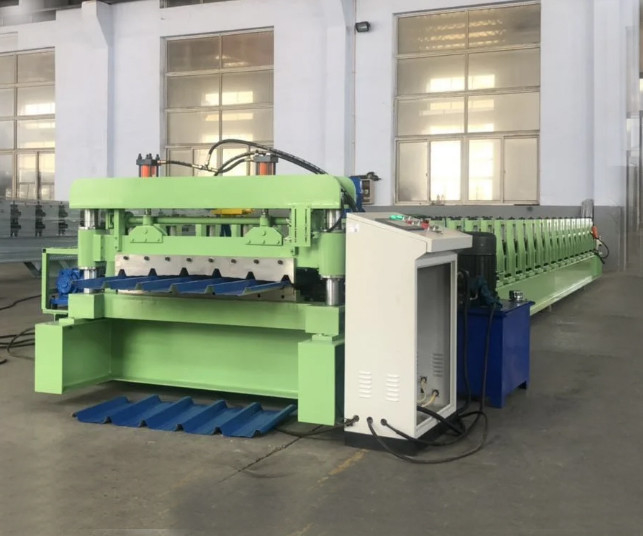África Diseño popular corrugado trapezoidal de acero de metal de hierro hojas de techo máquina de formación de rodillos