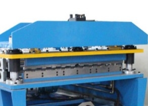 Rollo trapezoidal multi de la hoja de Rib Wall Roof PPGI que forma el trabajo de la máquina automáticamente