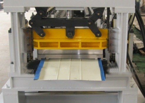 Cubrir la máquina anterior del rollo derecho de la costura de 1.2m m para el panel rápido de la cerradura de la tira del clavo