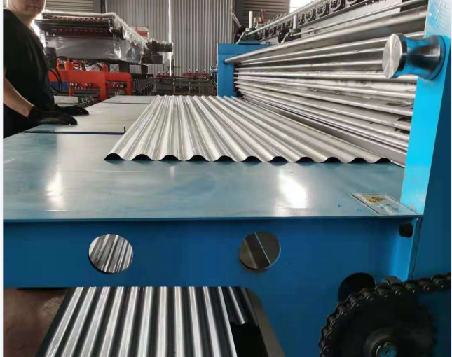 Hoja que cubre acanalada de acero galvanizada que hace la máquina 0.1-0.3m m