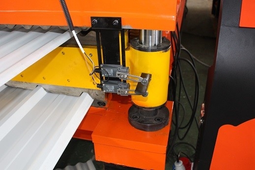 Ibr y rollo acanalado del perfil que forman el tipo de la capa doble de la máquina