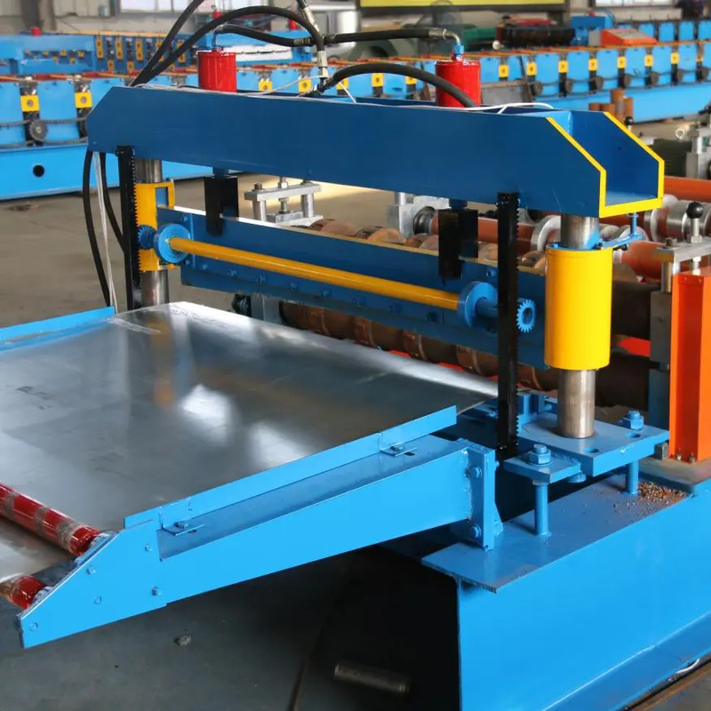 Rollo automático completo de la cubierta de piso de acero de 0.3-0.8m m que forma la máquina 5m/Min