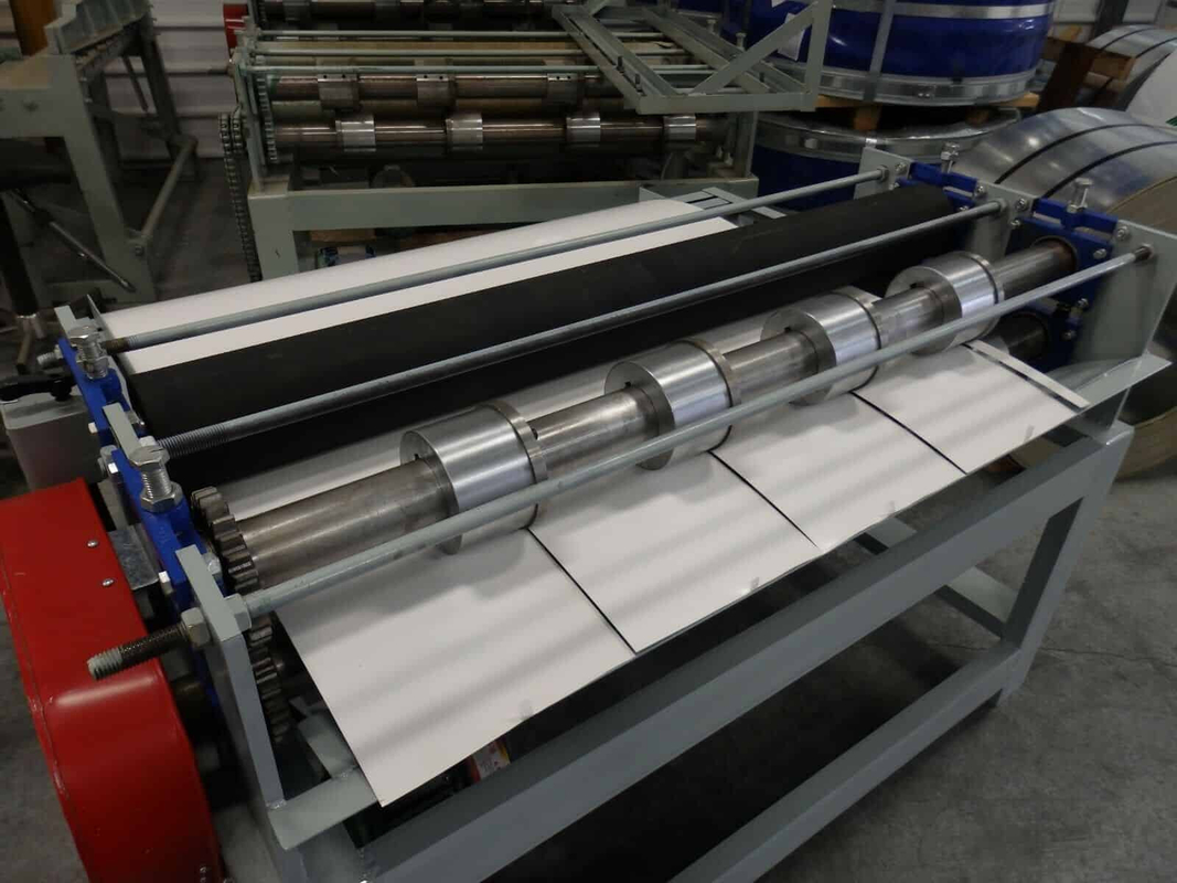Corte automático de la cortadora a la línea cortadora de la longitud de la cuadrilla con el mecanismo de botes giratorios cortado y de la O.N.U manual