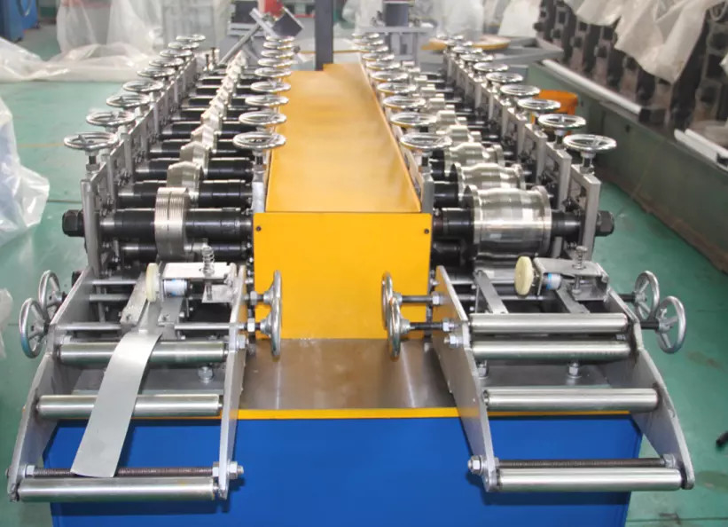 La máquina de moldeado de rodillos y pistas de OMEGA