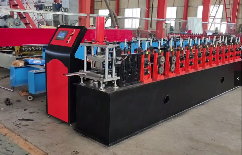 Máquina hidráulica del corte 15m/Min Shutter Door Roll Forming con 18 estaciones