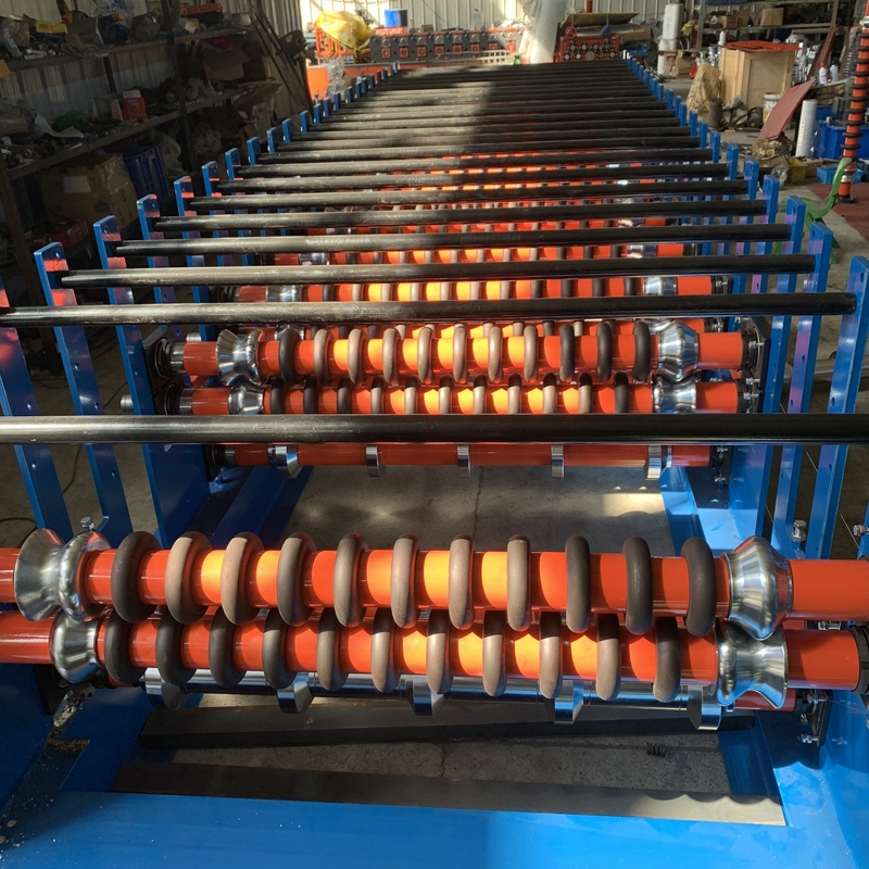 rollo de la teja de tejado del diámetro del eje de 70m m que forma la máquina 380v50hz voltaje de 3 fases