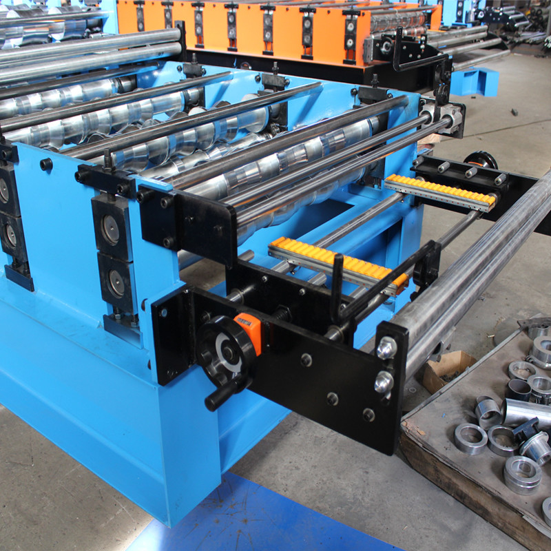 Rollo del techo del poder de la metalurgia 4kw de la precisión que forma la máquina con garantía de 1 año