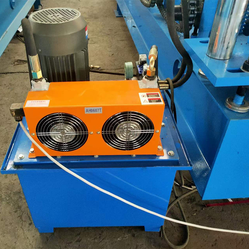 Corte hidráulico del poste de la alta exactitud de la máquina formadora de rollos del tejado del Galvalume del panel lateral del EPS