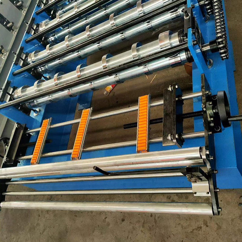 Corte hidráulico del poste de la alta exactitud de la máquina formadora de rollos del tejado del Galvalume del panel lateral del EPS