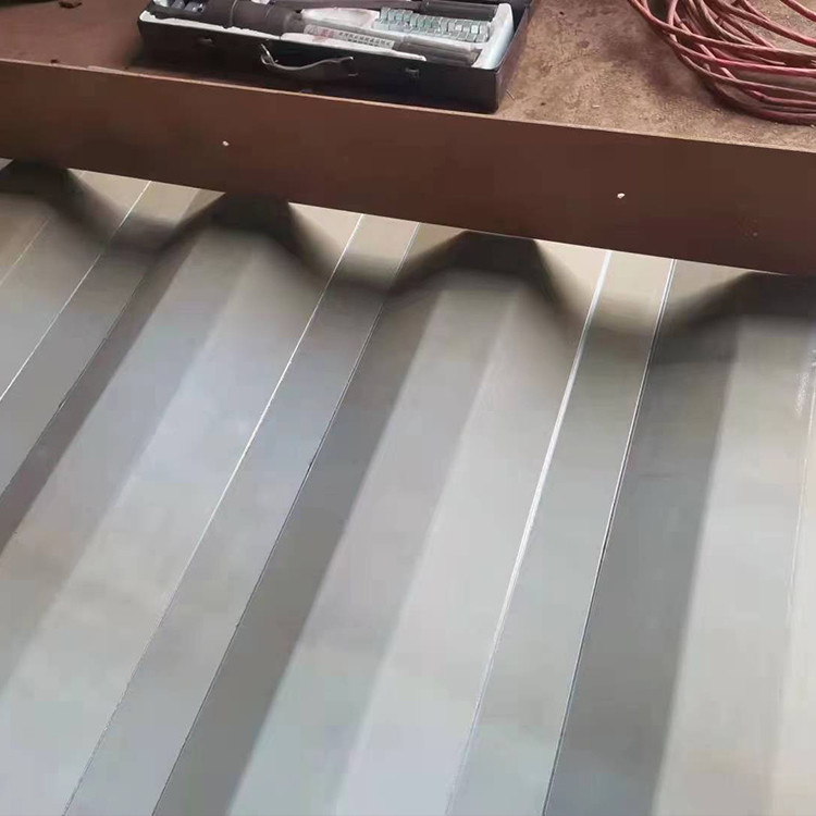 2.5T Máquina de moldeado de paneles de pared para rodillos de corte hidráulico con diámetro de eje de 50 mm