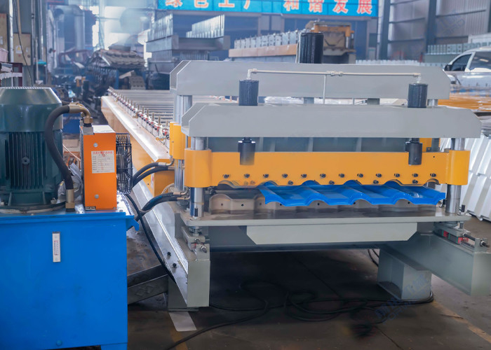 Rollo azul de la hoja de la techumbre del poder 4kw que forma la máquina para corrugado