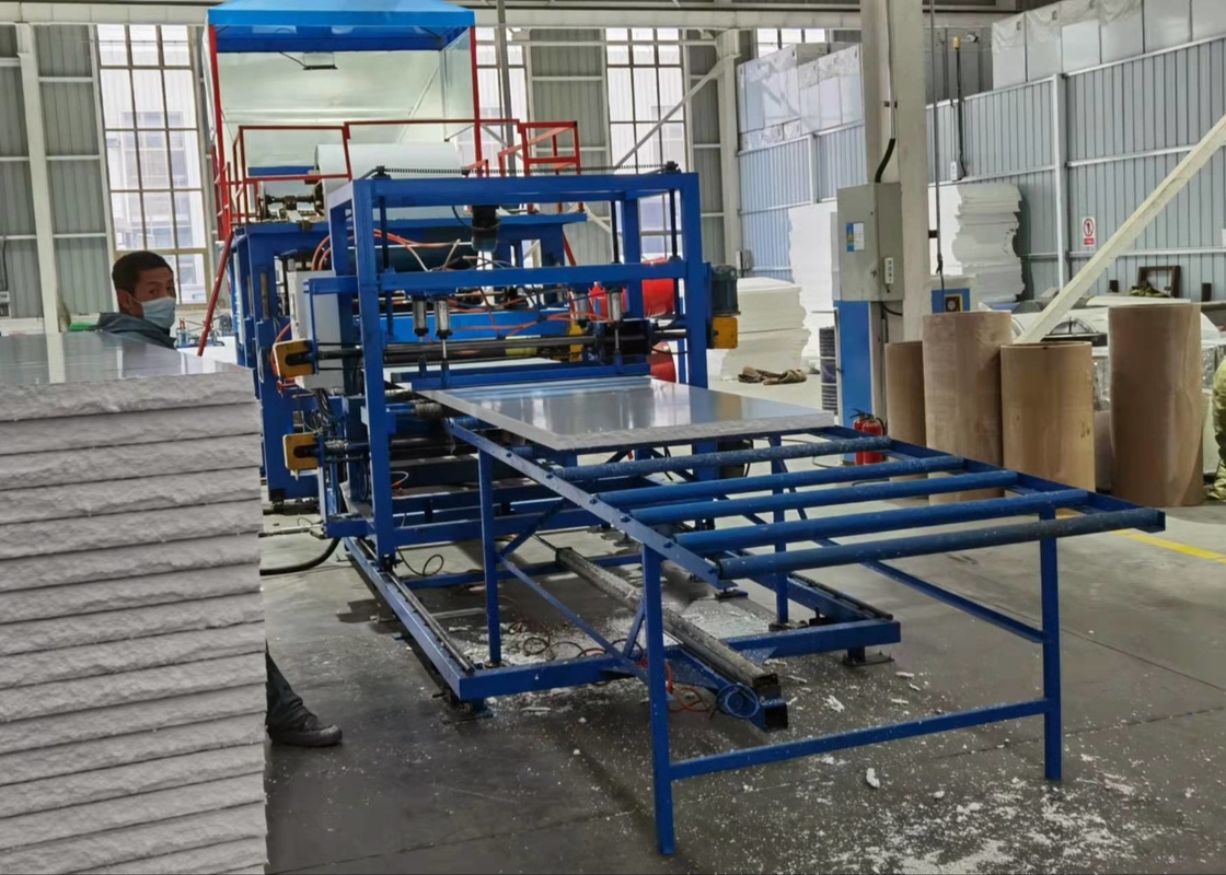 32kw potencia del motor principal EPS máquina de formación de paneles de sándwich 3-6m/min velocidad