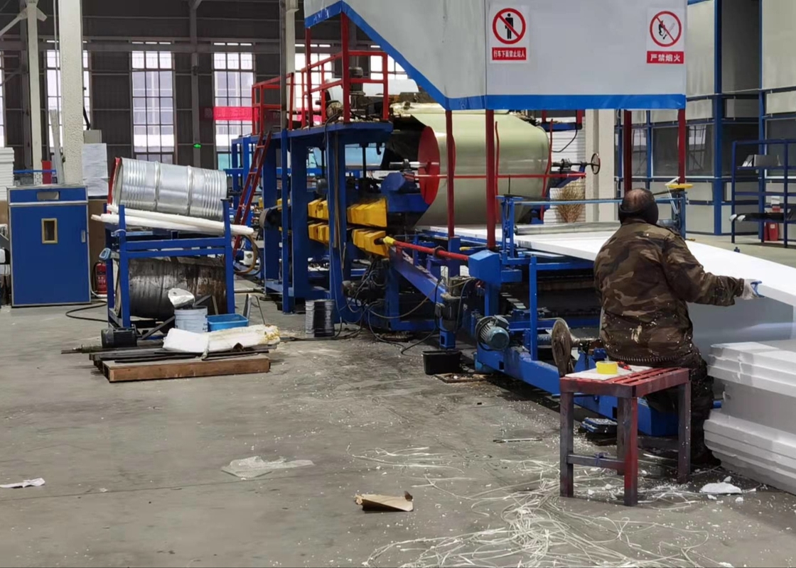 1 año de garantía PLC panel de sandwich máquina de moldeado de rollos con corte de seguimiento en vuelo