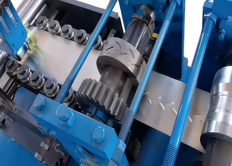 1.2mm máquina de moldeado automático de puerta de persiana para bobina de acero galvanizado