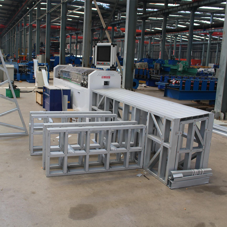 Máquina de moldeado de rodillos y pistas modernas para la producción de alta velocidad