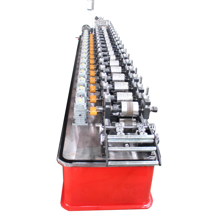 Sistema de corte en vuelo 3kw C máquina de formación de rollo de canal de alta velocidad para Ppgi