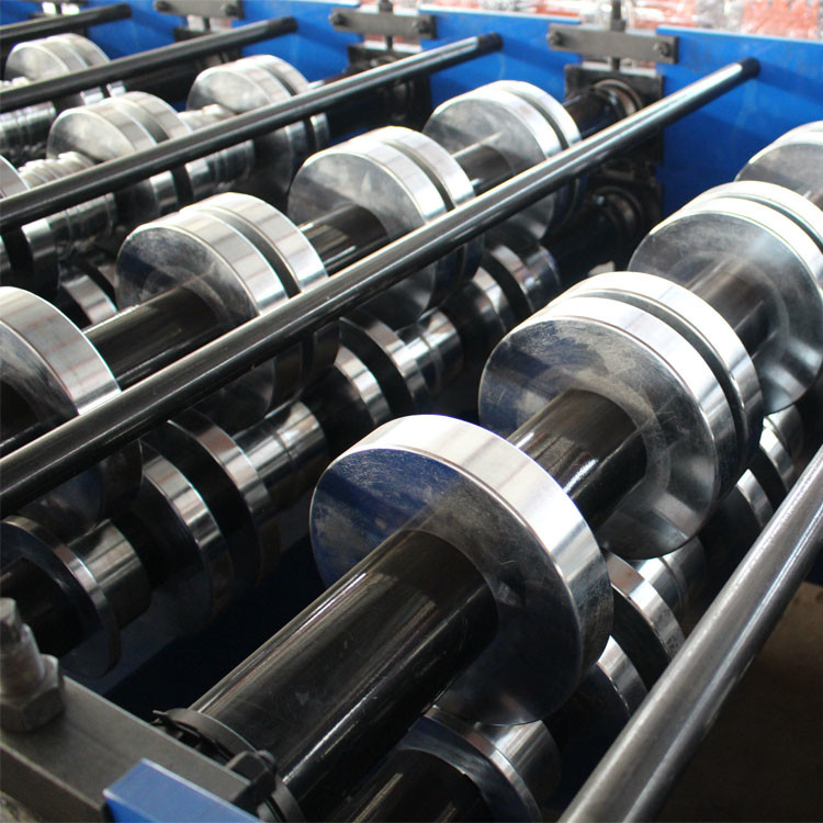 Máquina de moldeado de rodillos de cubierta de metal de 4 t Voltado 380v 50hz 3 fases Diámetro del eje 50 mm