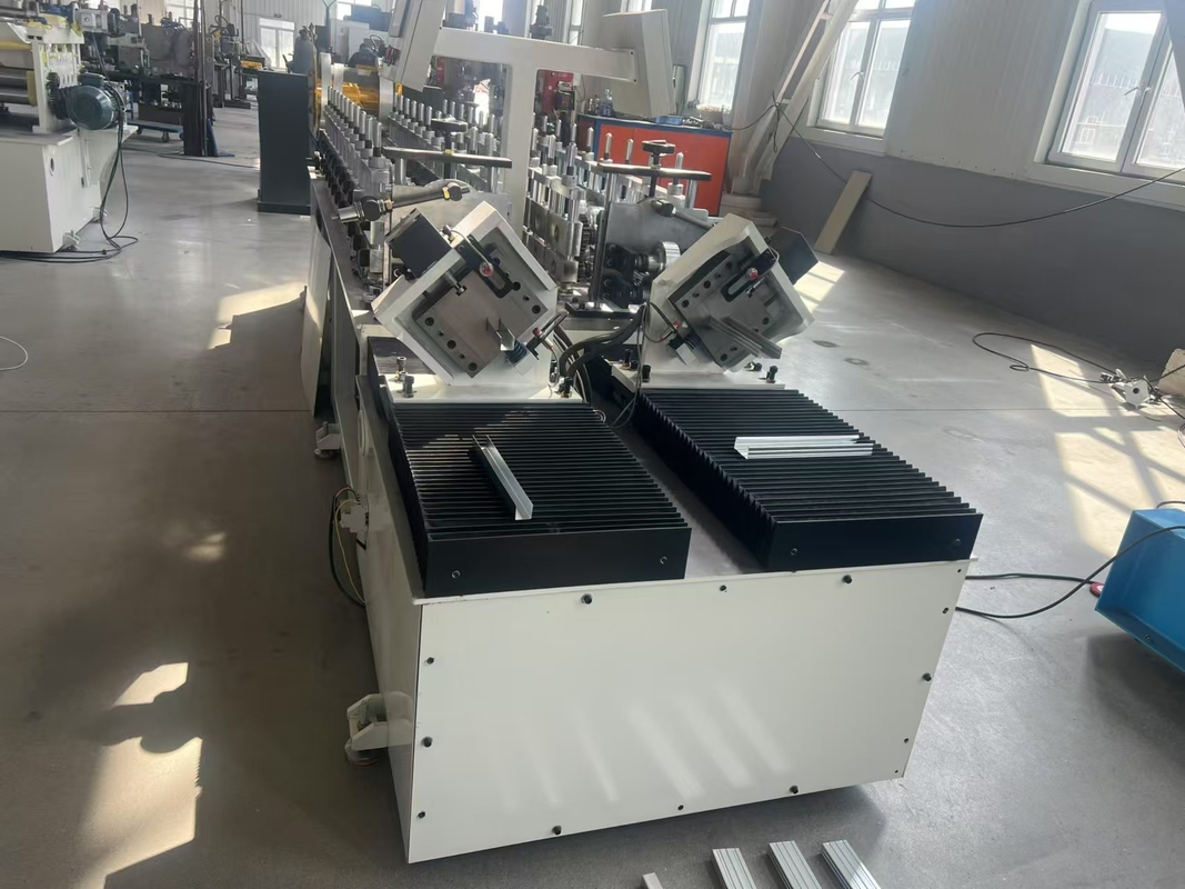 Máquina de moldeado de quillas de acero ligero de tipo C de canal doble con ranuras totalmente automática
