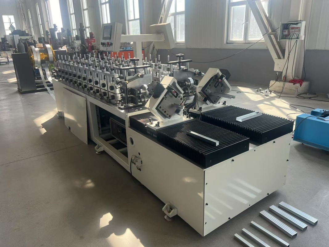 Máquina de moldeado de quillas de acero ligero de tipo C de canal doble con ranuras totalmente automática