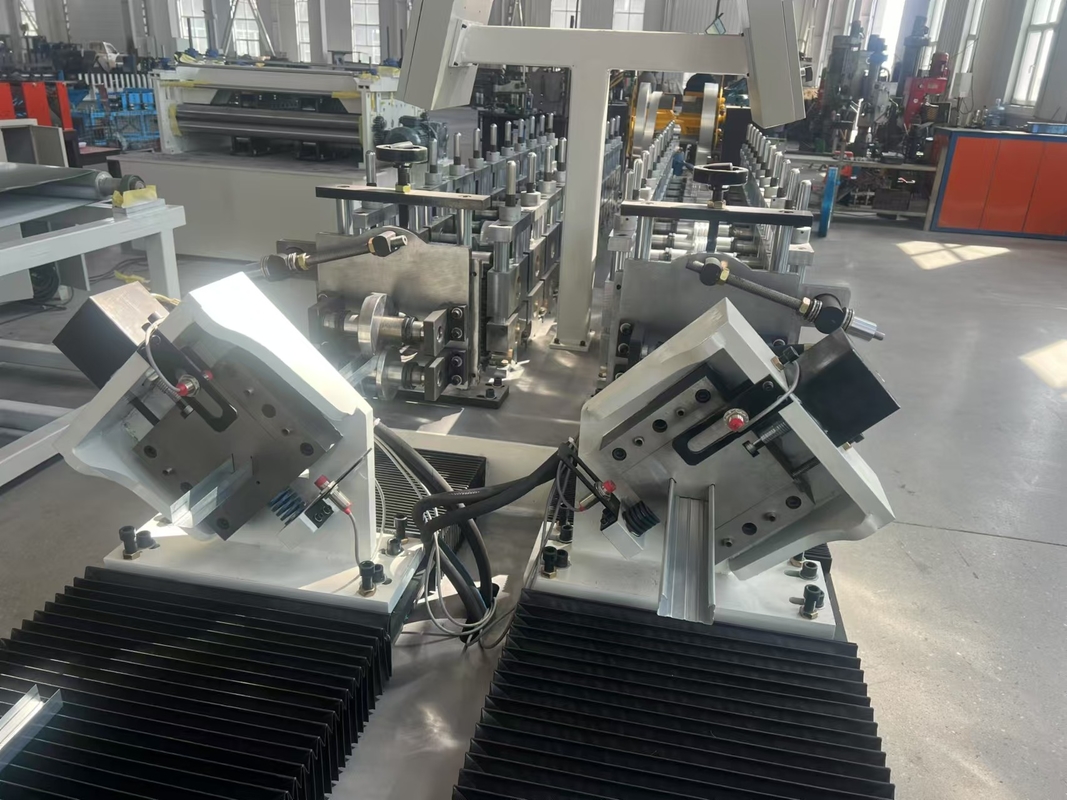 Máquina de moldeado de quillas de acero ligero de tipo C de canal doble con ranuras totalmente automática