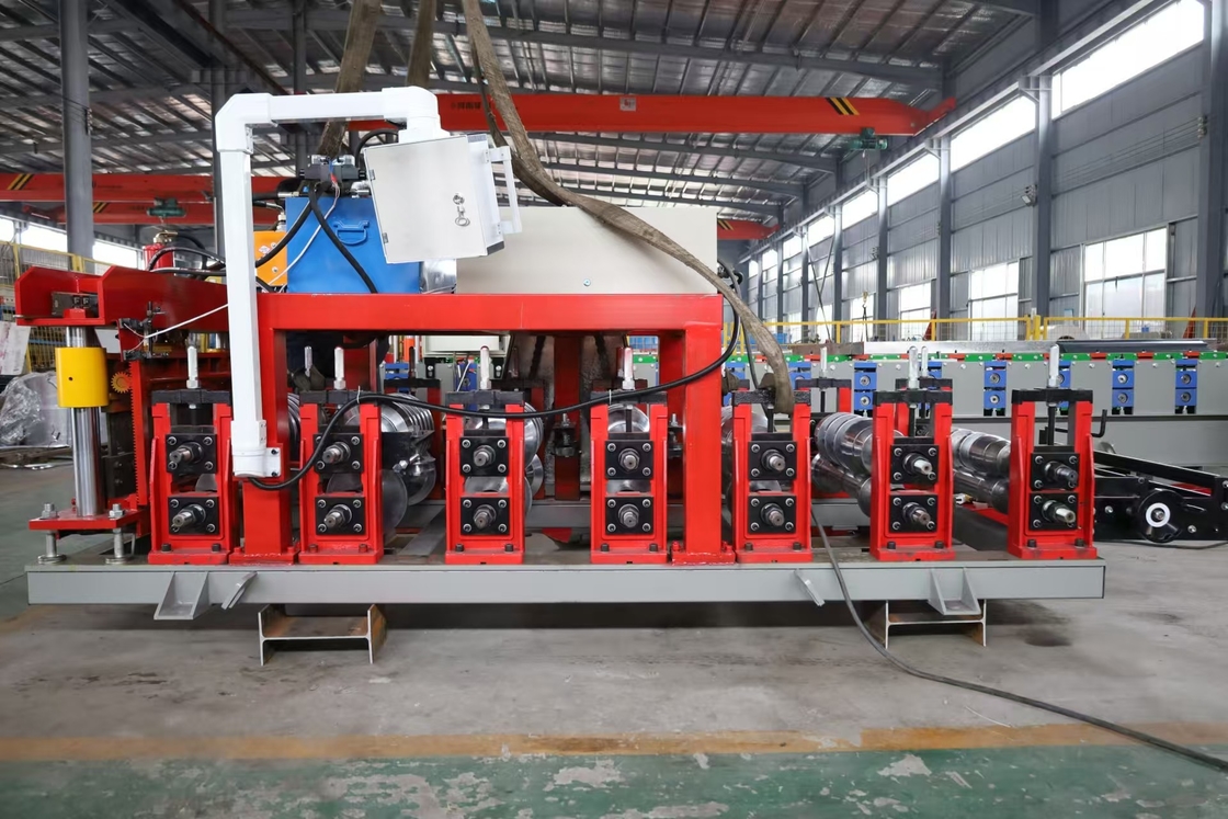 Máquina portátil de formación de rodillos de paneles de techo de costura de doble bloqueo con sistema de control PLC Delta y estructura de paneles de pared