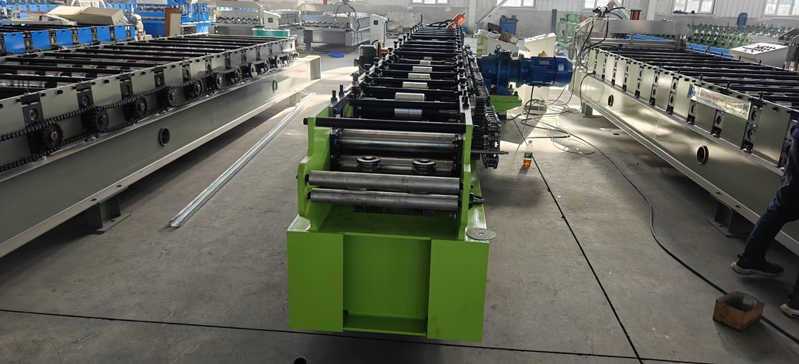 Máquina de moldeado de rodillos de producción personalizada con longitud de corte ajustable y sistema de control PLC