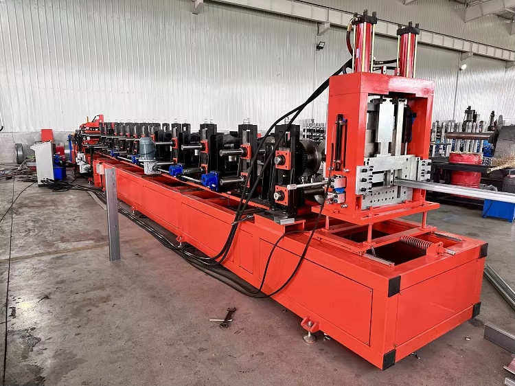 Profil de marco de acero metálico Almacén automático cambiado CZ Purlin agujero punzón de rodillo en frío moldeando máquina de fabricación para casa