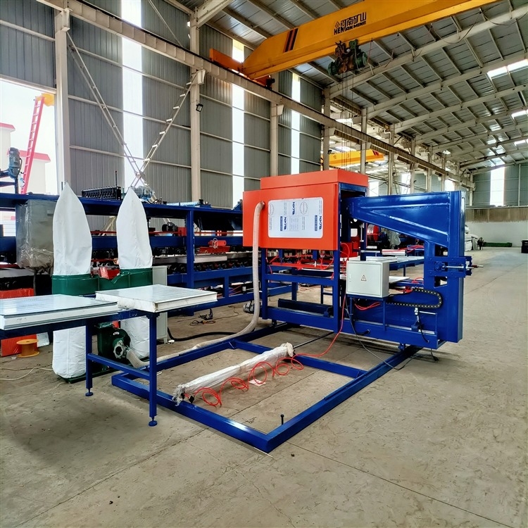 Producción de paneles de sandwich de acero EPS / lana de roca Pared / techo máquina de formación de rollos para la fabricación de baldosas de chapa y peso total de 30T