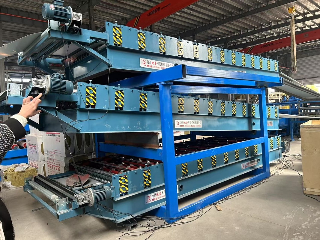 Línea de producción de paneles de techo de paneles de techo de Rockwool Sandwich de aislamiento acústico de alta velocidad EPS
