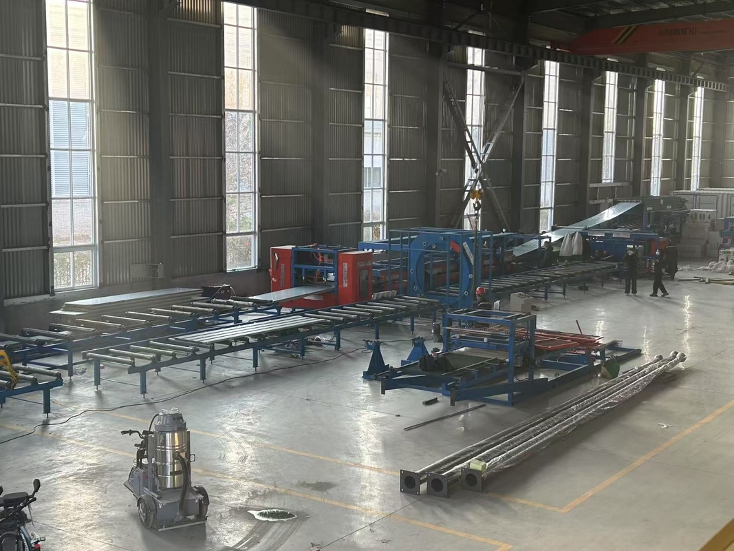 Línea de producción de paneles de techo de paneles de techo de Rockwool Sandwich de aislamiento acústico de alta velocidad EPS