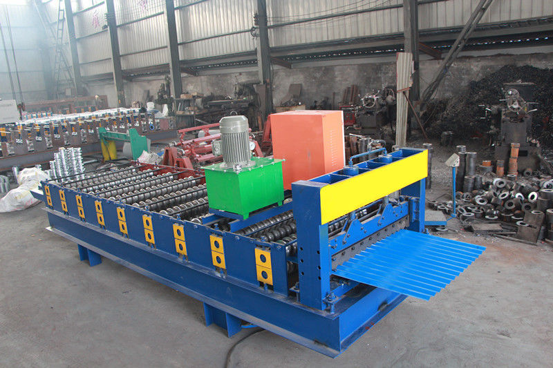 1000 mm de ancho de la materia prima de techo de metal corrugado máquina de formación de rodillos Plc control automático completo