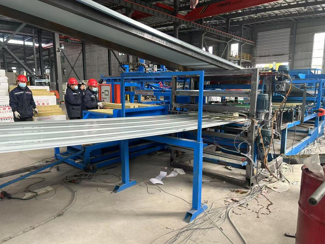 Auto Sandwich Panel Production Line/PU Foam Sandwich Wall Panel Making Machine