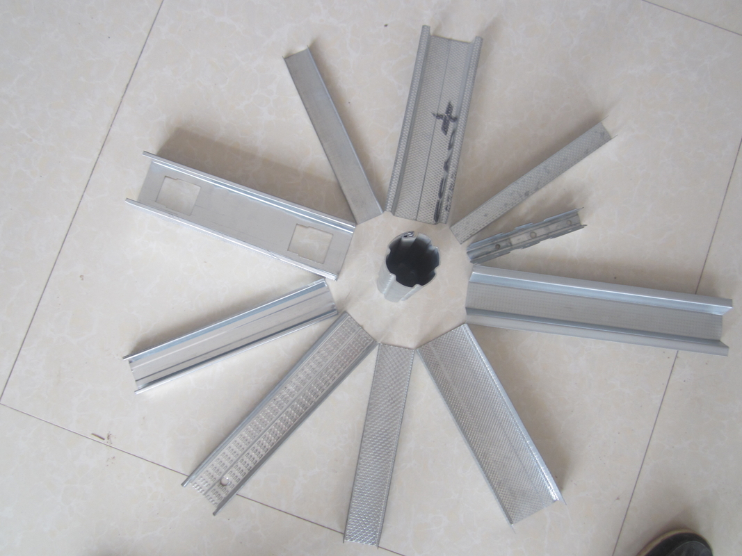 Rollo de acero ligero del canal U de Keel Drywall 3P que forma la velocidad de la máquina tangible