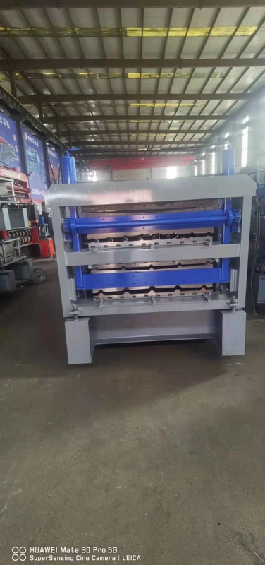 La máquina del tejado del panel 4kw Ibr acanaló la hoja esmaltada de acero de la teja del metal tres capas