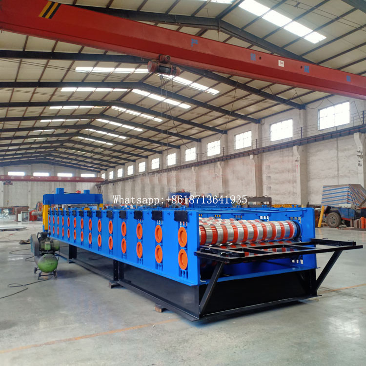Máquina de moldeado de láminas de techo corrugadas de 2.5T controlada por PLC para una producción eficiente