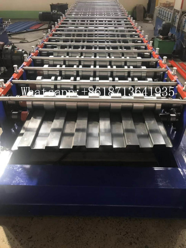 Máquina de moldeado de láminas de techo corrugadas de 2.5T controlada por PLC para una producción eficiente