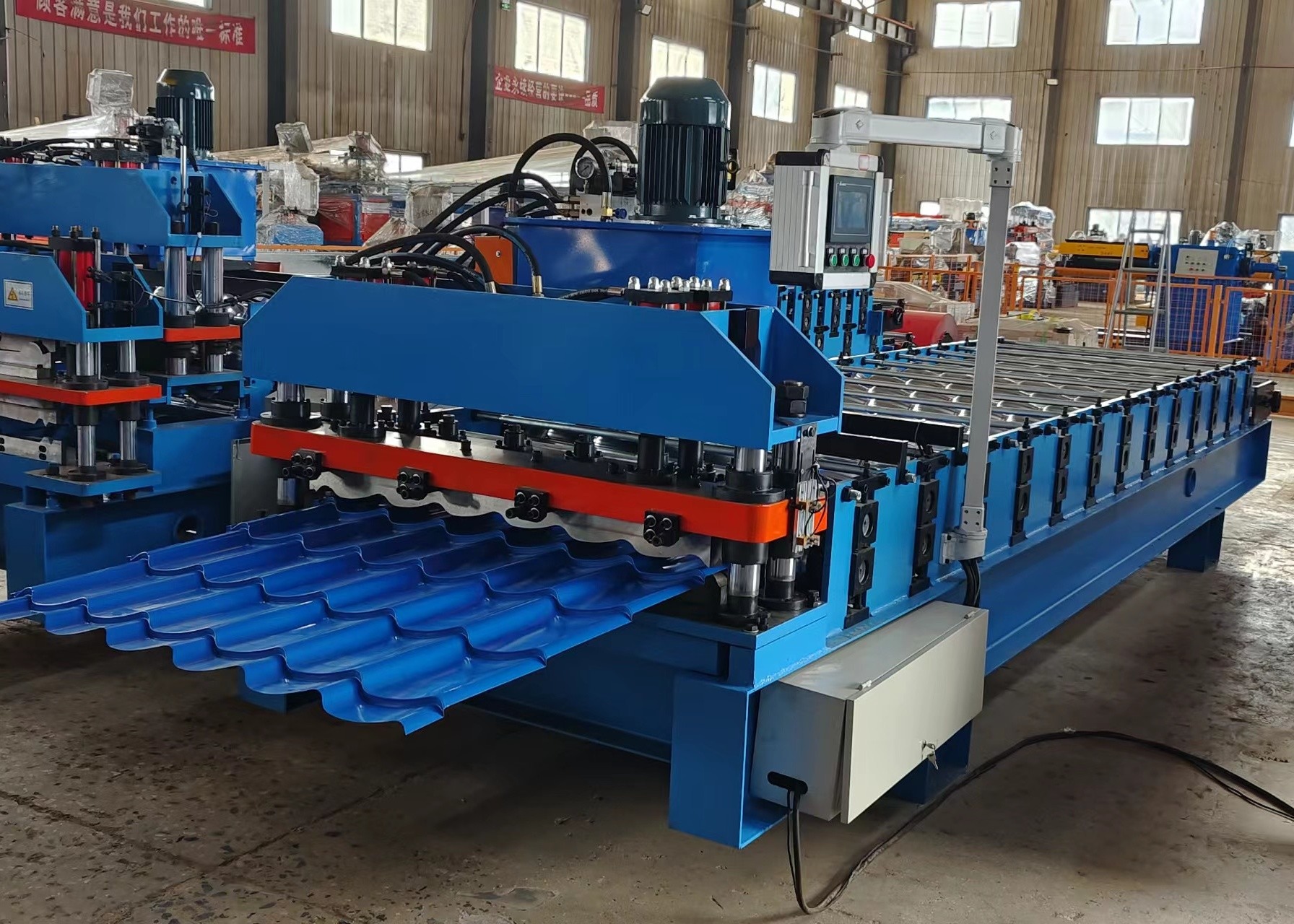 Máquina formadora de rollos de techo de eje de plc de 70 mm para tejas metálicas esmaltadas