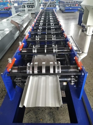 Rollo del panel del tejado de Selflock que forma el corte hidráulico del control del PLC de la máquina