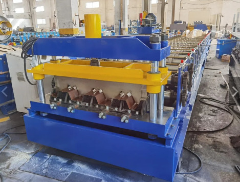 Rollo de la cubierta de piso del metal del control del PLC que forma la máquina automática