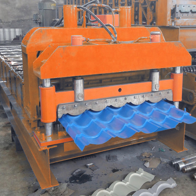 Máquina de moldeado de láminas de techo de azulejos vidriados de larga envergadura ancho efectivo en frío 1080 mm