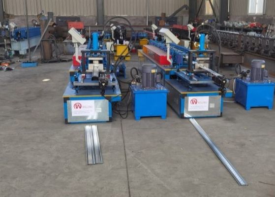 No la parada que corta los listones de la puerta de la persiana enrrollable de 0.5m m rueda formando la máquina