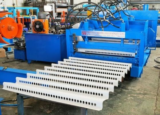 Rollo de la barandilla de la carretera de la evitación de colisión del almacenador intermediario 10m m que forma la máquina