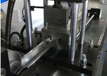 Rollo de poco ruido de la correa de la CZ del canal de Omega que forma la máquina